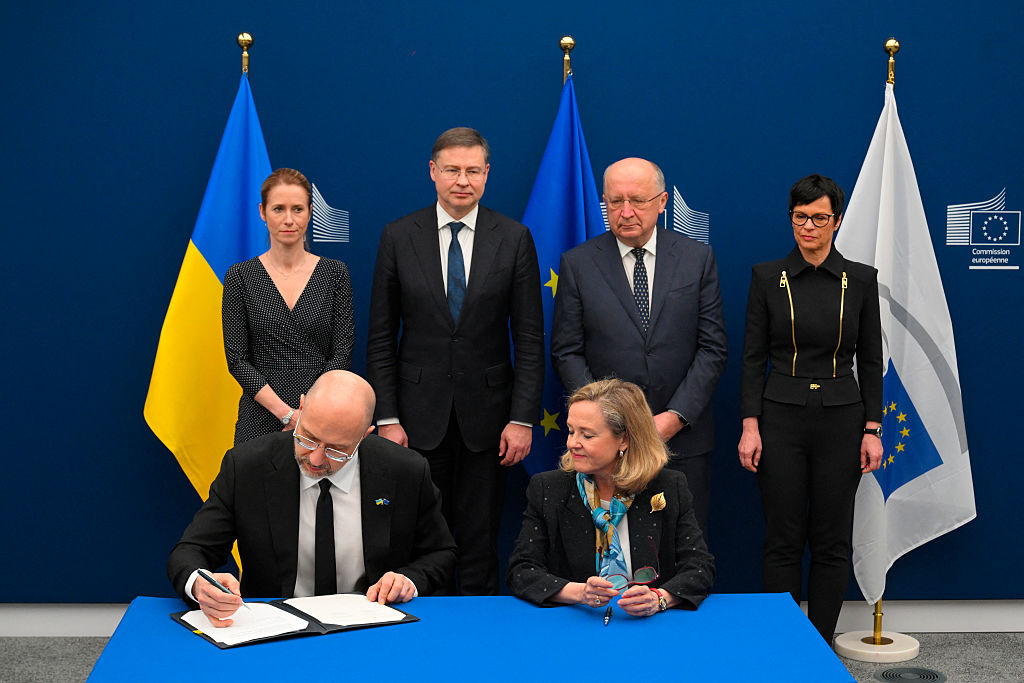 Kaja Kallas: The bond between the EU and Ukraine keeps getting stronger. Today, I was happy to witness the signature of five new agreements with Ukraine. These cover important areas, from rebuilding Ukraine’s energy infrastructure to the participation in our Copernicus satellite programme