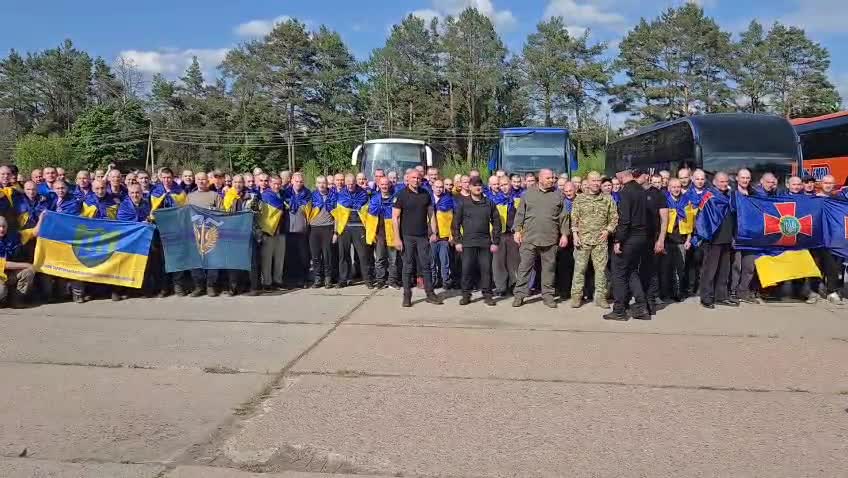 270 Ukrainian servicemen and 120 civilians were released from Russian captivity at the first day of “1000 on 1000” prisoners swap between Ukraine and Russia