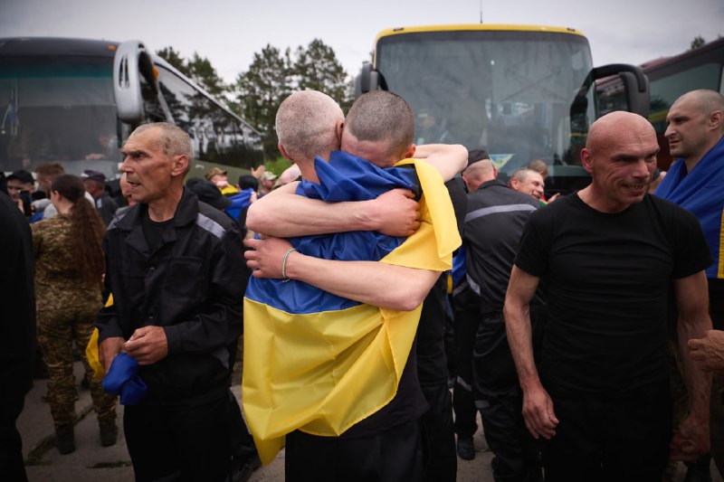 303 Ukrainian servicemen were released from Russian captivity during final stage of 1000-on-1000 prisoners exchange between Russia and Ukraine