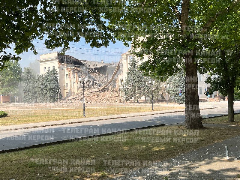 Russian aviation conducted 2nd strike at the Kherson regional administration