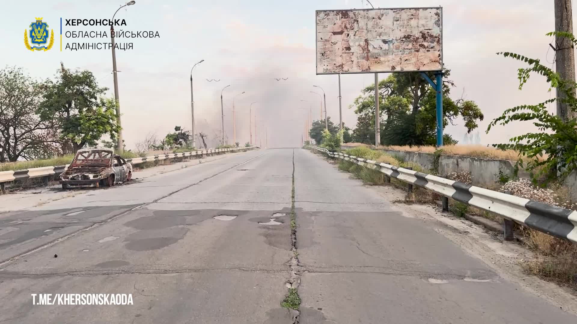 Due to damage to the bridge in Kherson local authorities calls for civilians in Korabelny district to evacuate