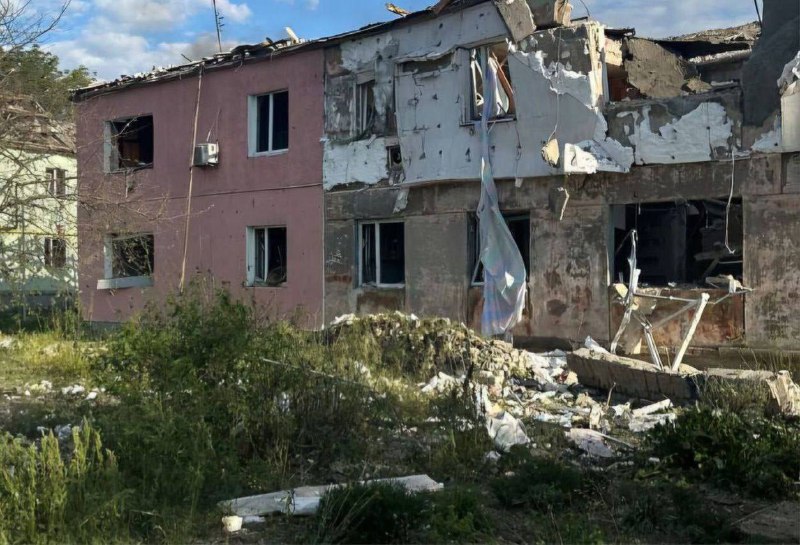 Airstrikes with 8 glide bombs reported in Mezhova of Dnipropetrovsk region