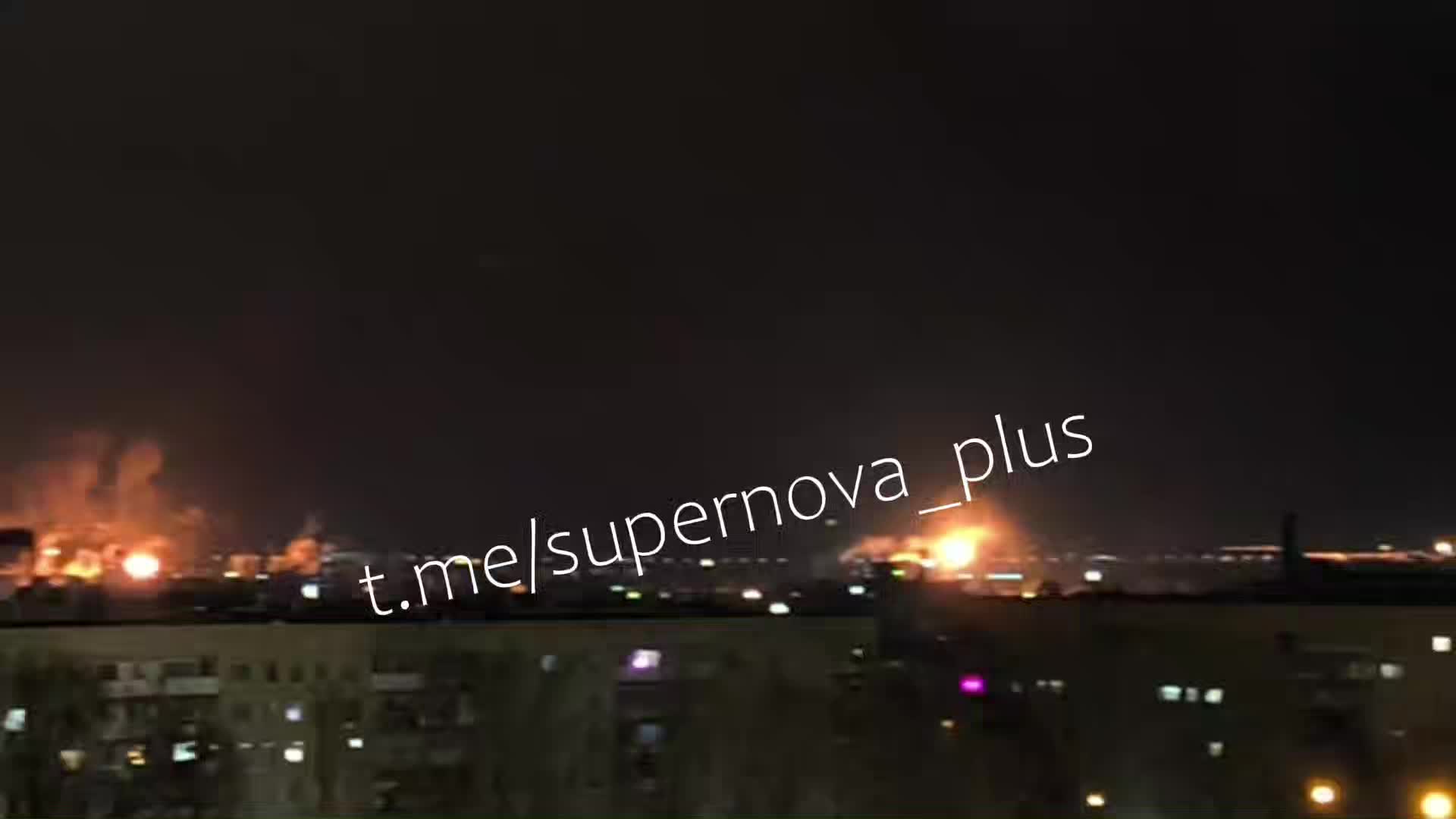 В результате ударов беспилотников на химическом заводе в Тольятти возникли пожары.