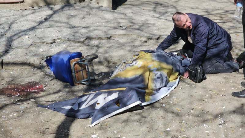 В результате обстрела в Корабельном районе Херсона погиб 1 человек, 3 ранены.