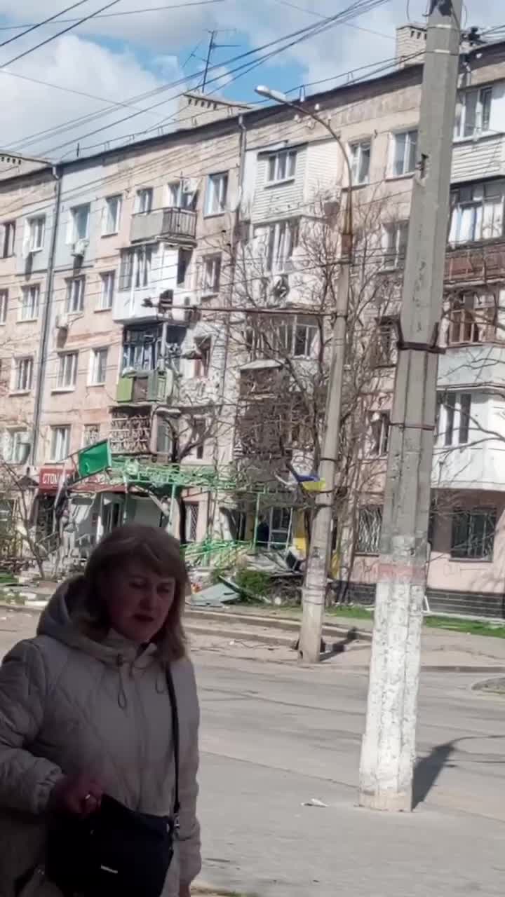 Tres personas resultaron heridas como consecuencia del bombardeo en Jersón.