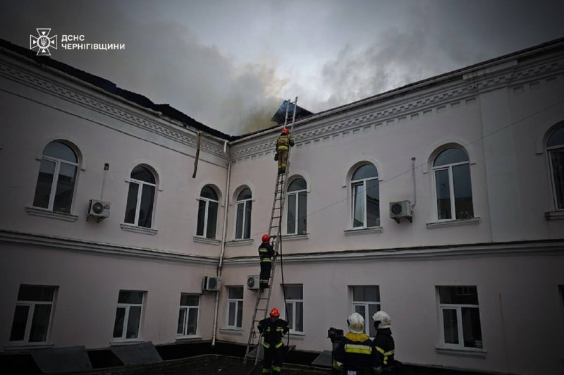 Quince personas resultaron heridas como consecuencia de un bombardeo en Pryluky, en la región de Cherníhiv.