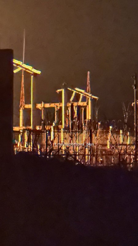 أُبلغ عن وقوع انفجارات في محطة فرعية في ميليتوبول. وانقطعت الكهرباء عن المنطقة.