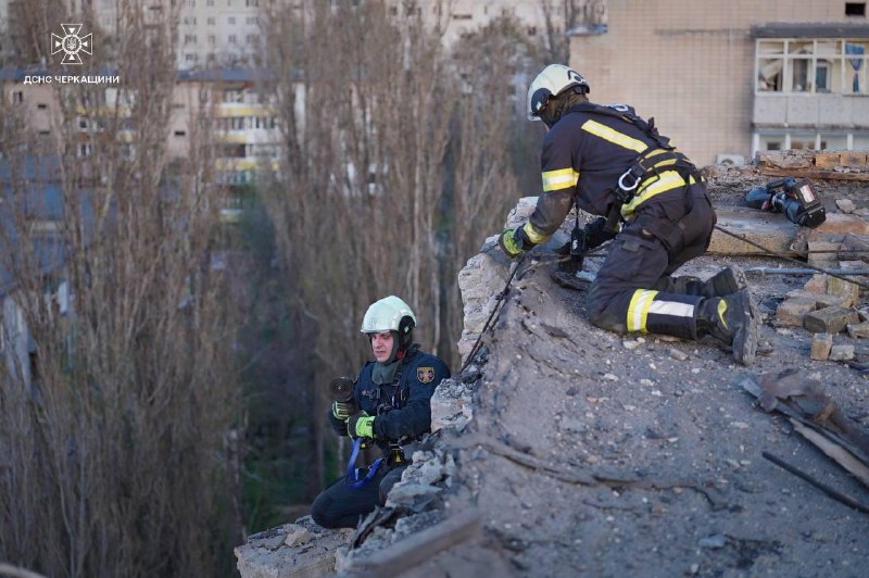В результате удара российского беспилотника в Черкассах погиб ребенок, еще 14 человек получили ранения.