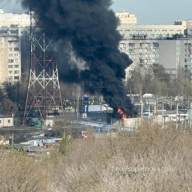 La sous-station Yuzhnaya est en feu près de Belgorod