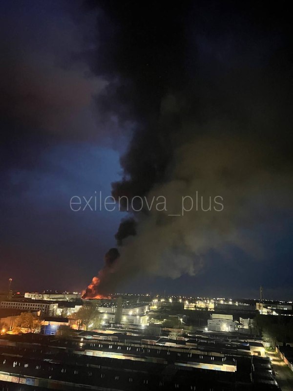 In der Nacht wurden in Taganrog Explosionen und Brände gemeldet.