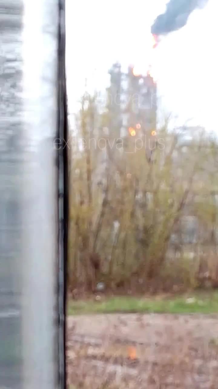 أفادت التقارير عن غارة جوية بطائرات بدون طيار على مصنع نوفوكويبيشيفسك نيفتخيم الكيميائي في منطقة سامارا بروسيا