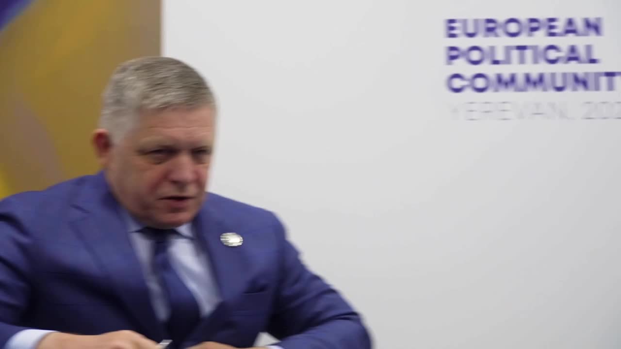 Selenskyj traf sich in Jerewan mit dem slowakischen Ministerpräsidenten Fico. Sie erörterten einen Austausch von Besuchen in Kiew und Bratislava sowie die Abhaltung eines Regierungstreffens im Format einer zwischenstaatlichen Kommission in naher Zukunft.