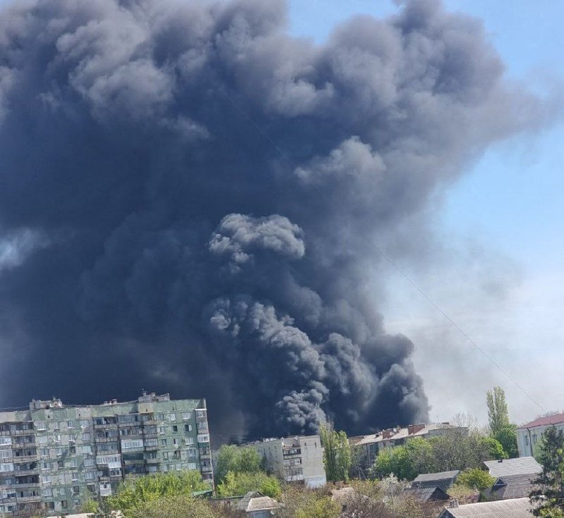Druzhkivka'da bombardıman sonucu büyük yangın çıktı.
