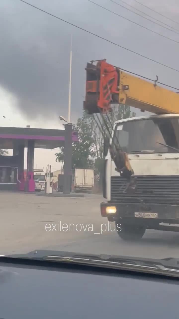 Rostov'da gece boyunca insansız hava araçlarının düzenlediği hava saldırısının ardından büyük yangın çıktı.