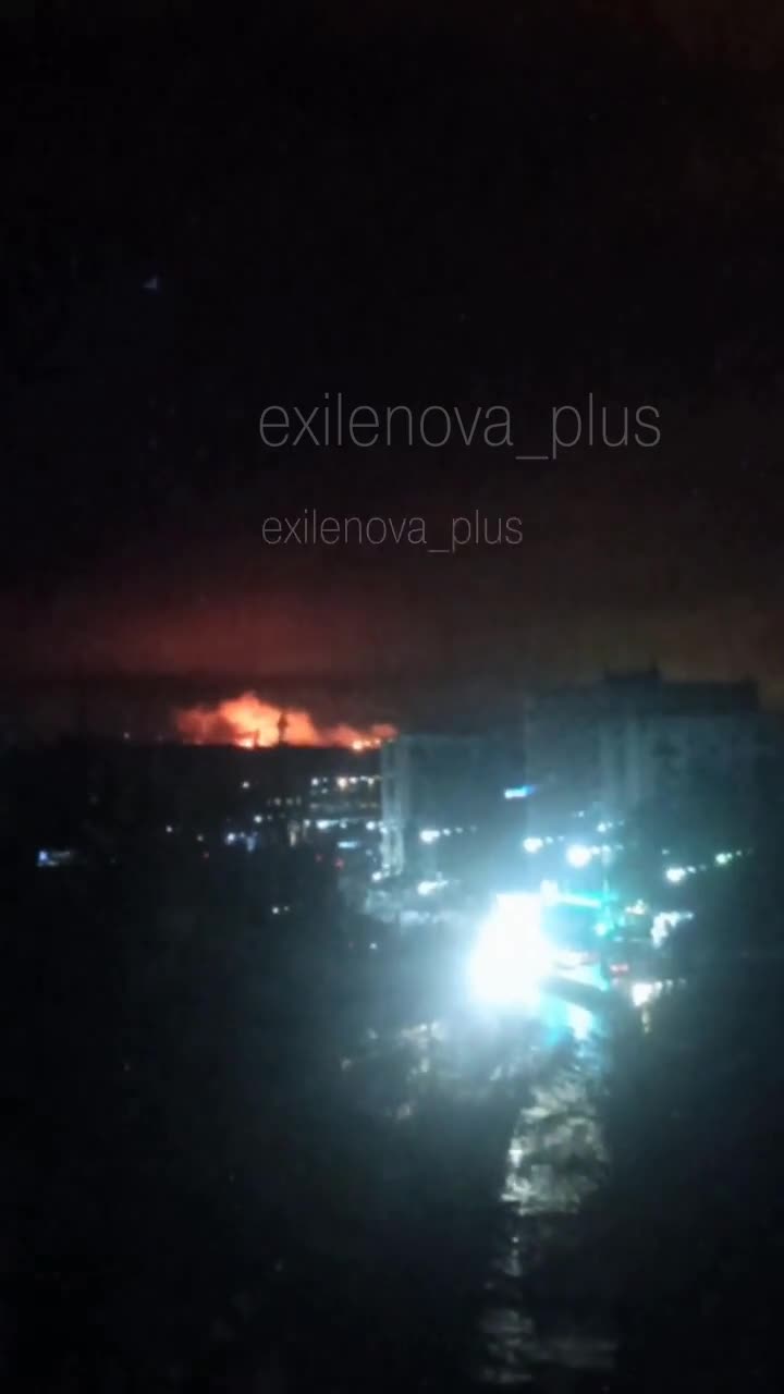 Şüpheli insansız hava aracı saldırılarının ardından Yaroslavl petrol rafinerisinde yangın çıktı.