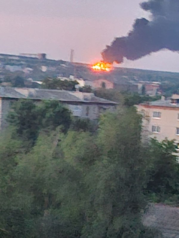 Luhansk'taki bir yakıt deposuna insansız hava araçlarıyla saldırı düzenlendi.