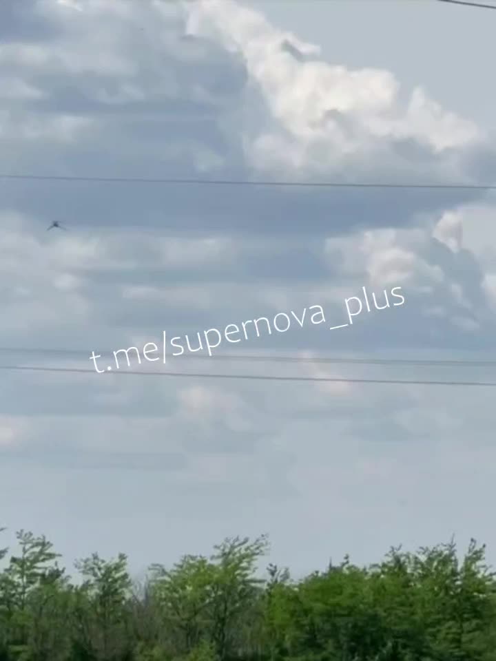 Melitopol-Dzhankoi karayolunda araçlara insansız hava araçlarıyla saldırı düzenlendi.