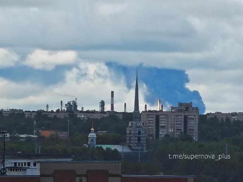 Yaroslavl-3 petrol pompalama istasyonunda petrol rezervuarları alev aldı.