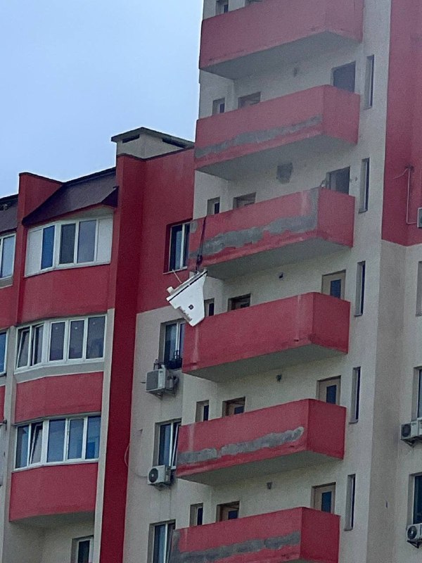Brovary'de bir konutun drone ile vurulduğu bildirildi. Olaydan önce herhangi bir hava güvenliği alarmı ilan edilmedi.