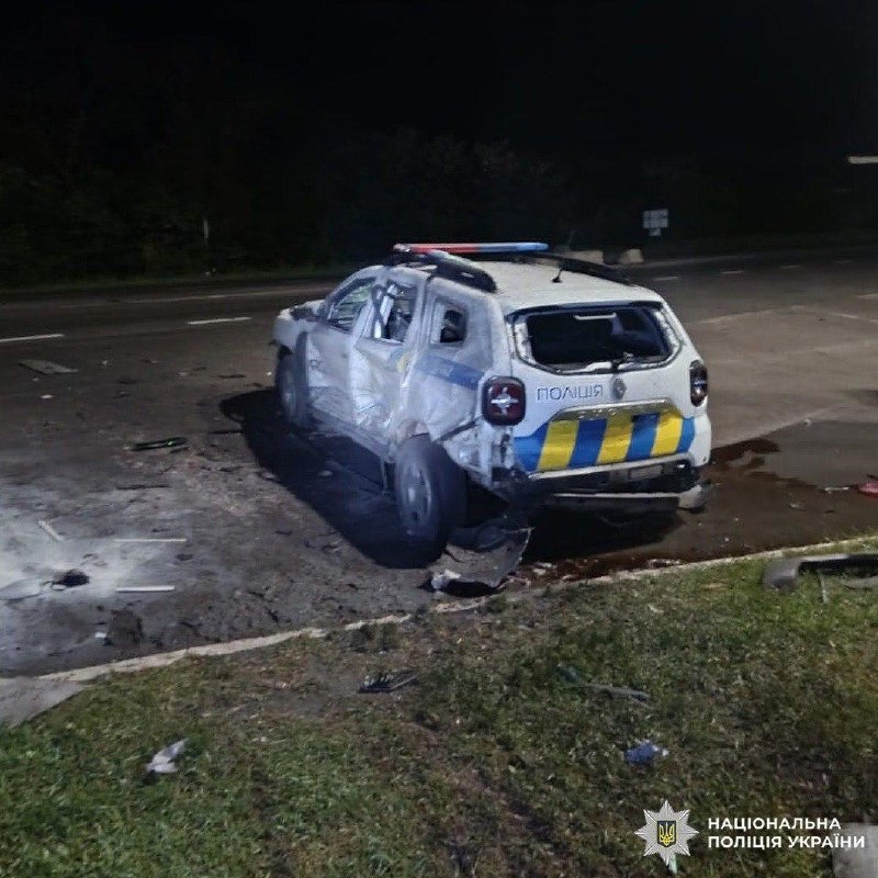 Zwei Polizisten wurden bei einem Drohnenangriff im Bezirk Chuhuiv verletzt.