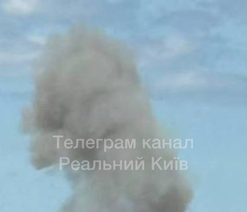 Kyiv'de patlama bildirildi, duman yükseliyor. Olası insansız hava aracı saldırısı.