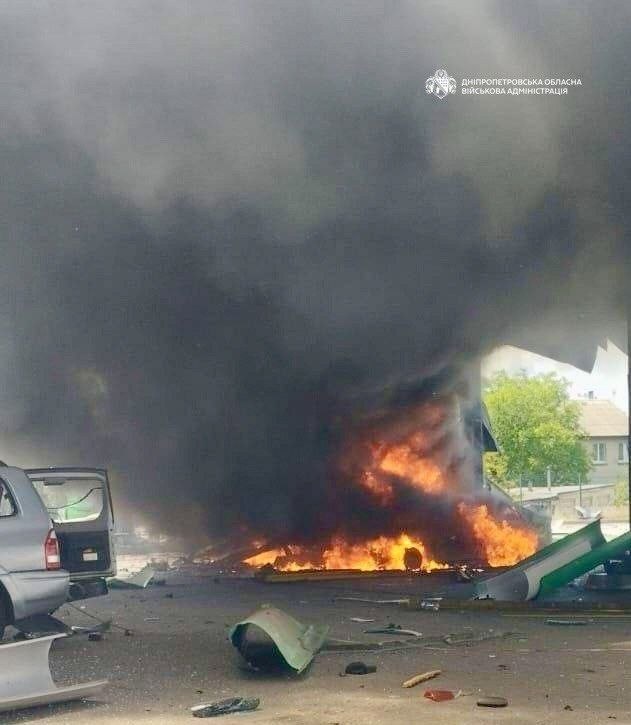 Bei Drohnenangriffen auf Tankstellen im Bezirk Pawlohrad der Region Dnipropetrowsk wurde eine Person verletzt.